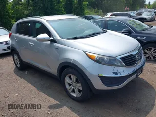 2011 Kia Sportage LX z VIN KNDPBCA20B7026845, wystawiony jako IAAI lot #42370233 z przebiegiem 181 329 mil mil oraz . Historia ofert i sprzedaży dostępna na DreamBid. Obrazek 1.