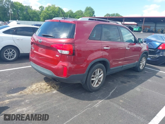 2015 Kia Sorento LX z VIN 5XYKTCA61FG651628, wystawiony jako IAAI lot #42492219 z przebiegiem 111 829 mil mil oraz . Historia ofert i sprzedaży dostępna na DreamBid. Obrazek 4.