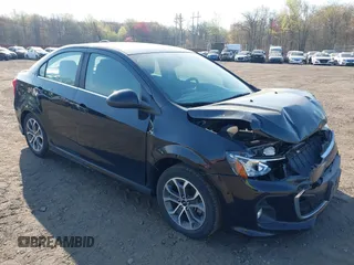 2020 Chevrolet Sonic LT z VIN 1G1JD5SB6L4140998, wystawiony jako IAAI lot #42085225 z przebiegiem 33 196 mil mil oraz . Historia ofert i sprzedaży dostępna na DreamBid. Obrazek 6.