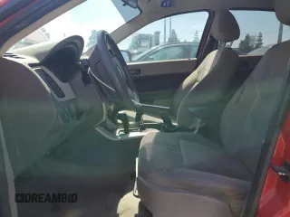 2008 Ford Focus SE z VIN 1FAHP35N88W111978, wystawiony jako Copart lot #57640545 z przebiegiem 190 203 mil mil oraz Szkoda całkowita • Salvage title. Historia ofert i sprzedaży dostępna na DreamBid. Obrazek 7.