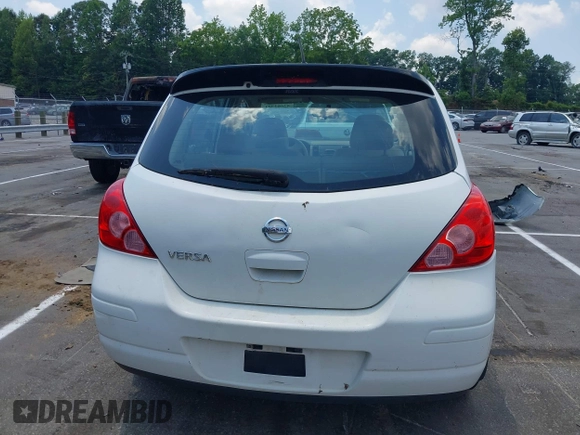 2010 Nissan Versa SL z VIN 3N1BC1CP3AL445757, wystawiony jako IAAI lot #42663321 z przebiegiem 186 076 mil mil oraz . Historia ofert i sprzedaży dostępna na DreamBid. Obrazek 17.