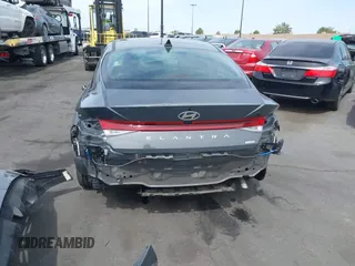 2024 Hyundai Elantra Limited z VIN KMHLN4DJ6RU097585, wystawiony jako IAAI lot #42239279 z przebiegiem 4 355 mil mil oraz . Historia ofert i sprzedaży dostępna na DreamBid. Obrazek 17.