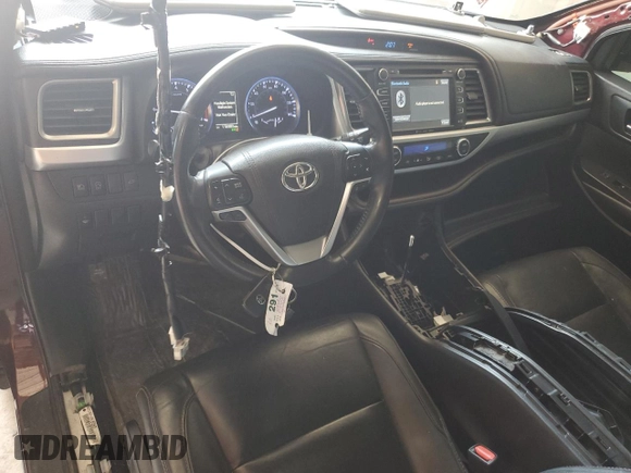 2018 Toyota Highlander SE with VIN 5TDKZRFH5JS267732, listed as a Copart auction lot 57862535 with 116,980 mi miles and Salvage title. Bid and sale history available at DreamBid. Image 8.