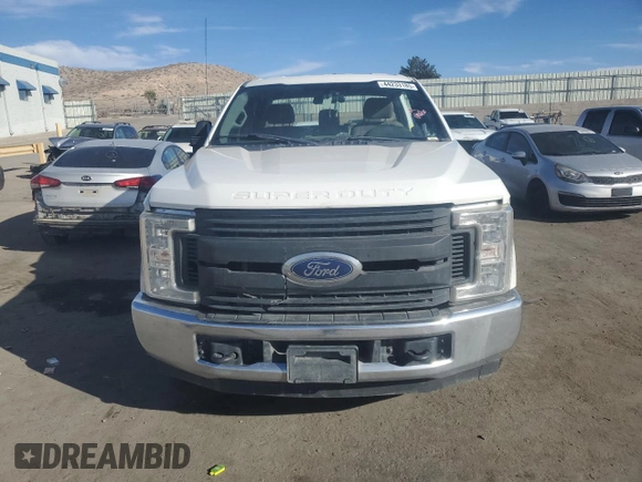 2018 Ford F-250 XL with VIN 1FT7X2A69JEC57624, listed as a Copart auction lot 44233185 with 158,640 mi miles and Salvage title. Bid and sale history available at DreamBid. Image 5.