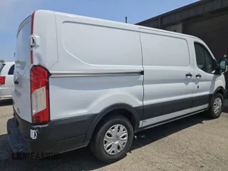 2019 Ford Transit z VIN 1FTYE1YM6KKA40835, wystawiony jako IAAI lot #42526133 z przebiegiem 160 901 mil mil oraz . Historia ofert i sprzedaży dostępna na DreamBid. Obrazek 1.