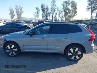 2024 Volvo XC60 Recharge Plug-In Hybrid Plus Dark Theme with VIN YV4H60DL6R1846806, listed as a IAAI auction lot 41670948 with 1 mi miles. Bid and sale history available at carsss.com. Image 15.
