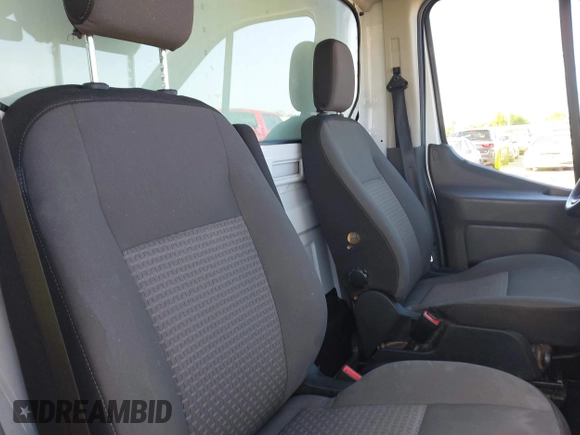 2020 Ford Transit z VIN 1FDBF6Z81LKB54837, wystawiony jako IAAI lot #42167980 z przebiegiem 63 926 mil mil oraz . Historia ofert i sprzedaży dostępna na DreamBid. Obrazek 8.