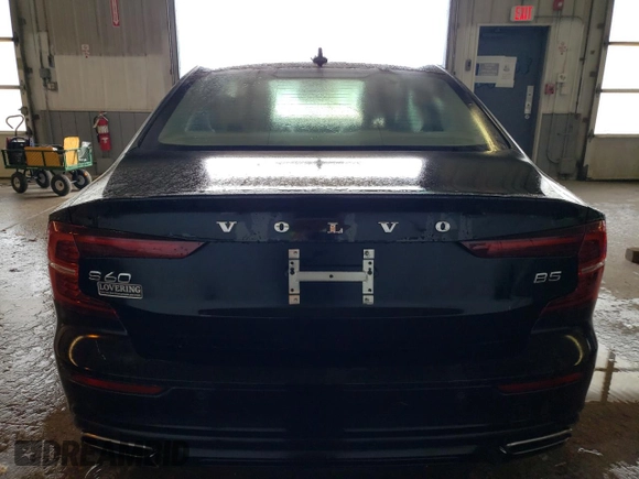 2022 Volvo S60 Momentum with VIN 7JRL12FZ0NG158222, listed as a Copart auction lot 54652813 with 13,073 mi miles and Salvage Title. Bid and sale history available at carsss.com. Image 6.