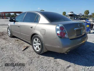 2005 Nissan Altima SE with VIN 1N4BL11E75C117733, listed as a IAAI auction lot 41516717 with 167,370 mi miles. Bid and sale history available at carsss.com. Image 3.