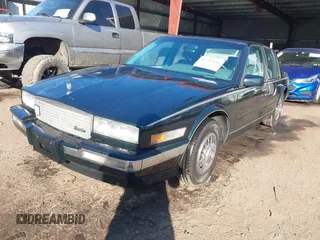 1986 Cadillac Seville z VIN 1G6KS6988GU804079, wystawiony jako IAAI lot #41757149 z przebiegiem 48 807 mil mil oraz . Historia ofert i sprzedaży dostępna na DreamBid. Obrazek 2.