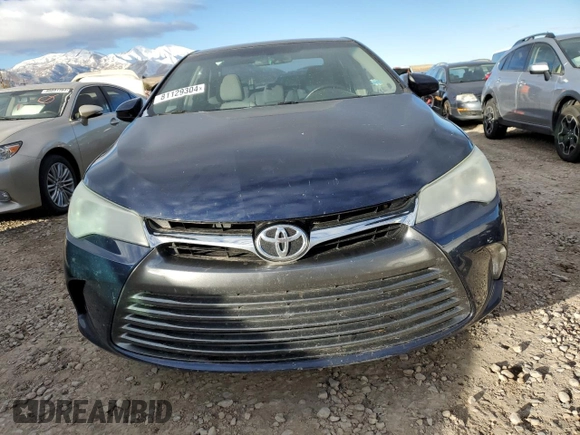 2015 Toyota Camry XLE z VIN 4T4BF1FK5FR451689, wystawiony jako Copart lot #81129304 z przebiegiem 88 446 mil mil oraz Szkoda całkowita • Salvage title. Historia ofert i sprzedaży dostępna na DreamBid. Obrazek 5.