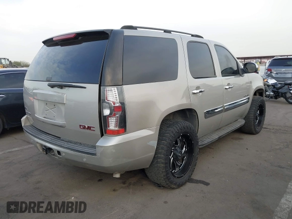 2007 GMC Yukon SLT with VIN 1GKFC13017R230675, listed as a IAAI auction lot 41555626 with 140,022 mi miles. Bid and sale history available at carsss.com. Image 4.