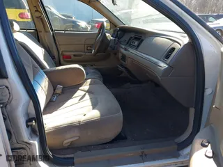 2000 Ford Crown Victoria with VIN 2FAFP73W7YX135395, listed as a IAAI auction lot 41439401 with 235,285 mi miles. Bid and sale history available at carsss.com. Image 5.