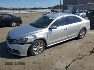2017 Volkswagen Passat S z VIN 1VWAT7A33HC035667, wystawiony jako Copart lot #49870355 z przebiegiem 134 963 mil mil oraz Szkody całkowita. Historia ofert i sprzedaży dostępna na DreamBid. Obrazek 1.