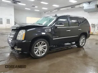 2010 Cadillac Escalade Platinum Edition z VIN 1GYUKDEF8AR264025, wystawiony jako Copart lot #56307855 z przebiegiem 241 011 mil mil oraz Czysty tytuł • Clean title. Historia ofert i sprzedaży dostępna na DreamBid. Obrazek 1.