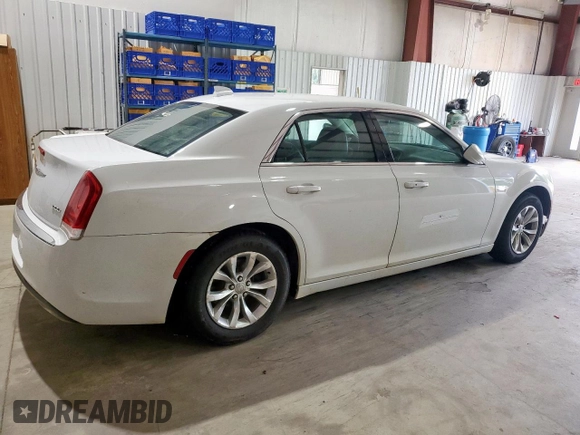 2015 Chrysler 300 Limited z VIN 2C3CCAAG8FH875874, wystawiony jako Copart lot #58258245 z przebiegiem 166 102 mil mil oraz Szkoda całkowita • Salvage title. Historia ofert i sprzedaży dostępna na DreamBid. Obrazek 3.