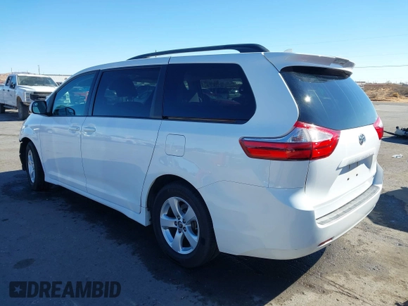 2018 Toyota Sienna LE Auto Access Seat with VIN 5TDKZ3DC9JS962977, listed as a IAAI auction lot 41312680 with 107,538 mi miles. Bid and sale history available at carsss.com. Image 3.
