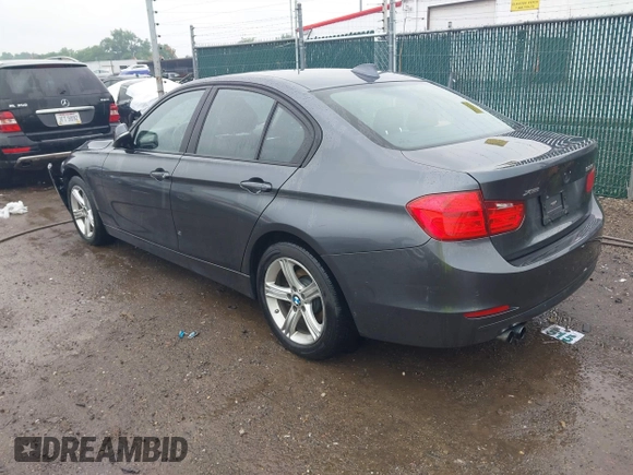 2015 BMW 3 Series 328i xDrive z VIN WBA3B3C56FF548474, wystawiony jako IAAI lot #42366206 z przebiegiem 73 042 mil mil oraz . Historia ofert i sprzedaży dostępna na DreamBid. Obrazek 3.