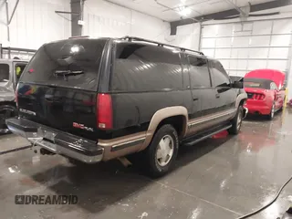1996 GMC Suburban with VIN 1GKFK16R5TJ721935, listed as a IAAI auction lot 41389890 with 189,243 mi miles. Bid and sale history available at carsss.com. Image 4.