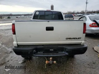 2002 Chevrolet S-10 LS with VIN 1GCCT19W028149143, listed as a Copart auction lot 41827785 with 205,053 mi miles and Salvage Title. Bid and sale history available at carsss.com. Image 6.