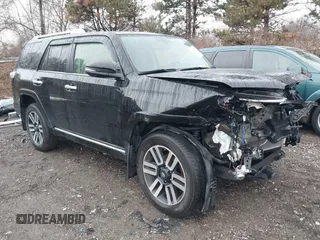 2018 Toyota 4Runner SR5 with VIN JTEBU5JR2J5567592, listed as a IAAI auction lot 41524653 with 32,319 mi miles. Bid and sale history available at carsss.com. Image 1.