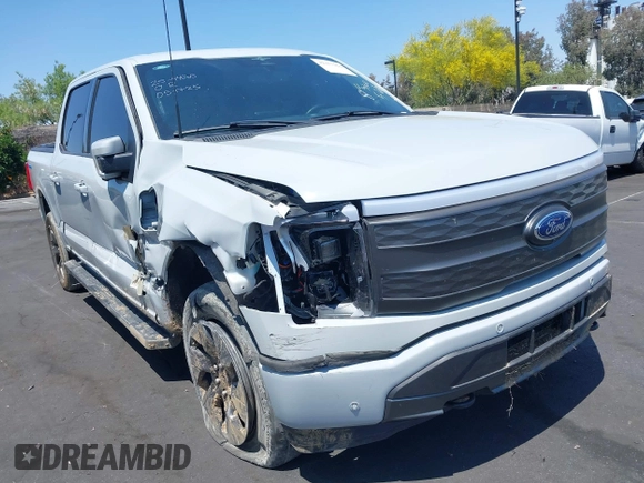 2023 Ford F-150 Lightning Pro z VIN 1FTVW1EL3PWG20829, wystawiony jako IAAI lot #42357162 z przebiegiem 52 553 mil mil oraz . Historia ofert i sprzedaży dostępna na DreamBid. Obrazek 1.