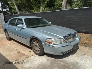 2008 Lincoln Town Car Limited z VIN 2LNHM82V18X659826, wystawiony jako Copart lot #56033585 z przebiegiem 245 215 mil mil oraz Czysty tytuł • Clean title. Historia ofert i sprzedaży dostępna na DreamBid. Obrazek 1.