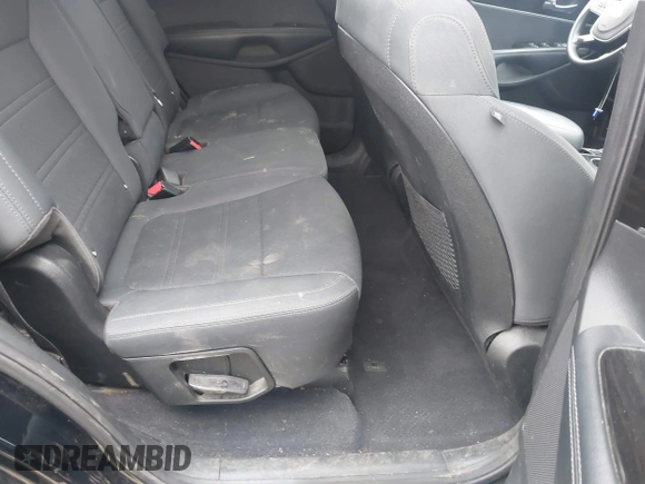 2019 Kia Sorento LX with VIN 5XYPG4A34KG579484, listed as a IAAI auction lot 40971250 with 142,327 mi miles. Bid and sale history available at carsss.com. Image 8.