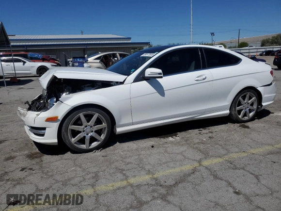 2013 Mercedes-Benz C 250 с VIN WDDGJ4HB7DF986032, выставлен на аукционе Copart как лот 56577835 с пробегом 84 552 миль миль и Списание • Salvage title. История ставок и продаж доступна на DreamBid. Изображение 1.