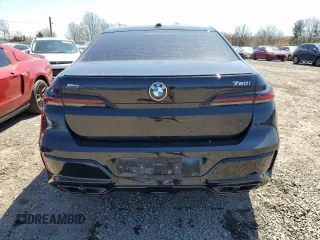 2024 BMW 7 Series 760i xDrive z VIN WBA33EJ05RCS69054, wystawiony jako Copart lot #52484995 z przebiegiem 11 101 mil mil oraz Szkoda całkowita • Salvage title. Historia ofert i sprzedaży dostępna na DreamBid. Obrazek 6.