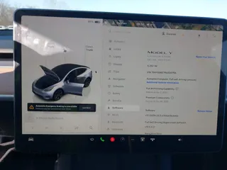 2024 Tesla Model Y Long Range z VIN 7SAYGDEE7RA300756, wystawiony jako IAAI lot #41922910 z przebiegiem 4 262 mil mil oraz . Historia ofert i sprzedaży dostępna na DreamBid. Obrazek 7.