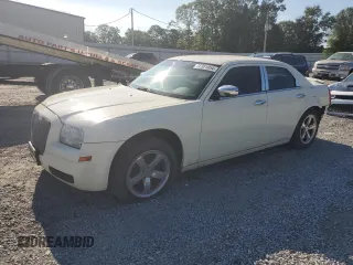 2008 Chrysler 300 LX with VIN 2C3KA43R08H188778, listed as a Copart auction lot 72381064 with 234,404 mi miles and Salvage Title. Bid and sale history available at carsss.com. Image 1.