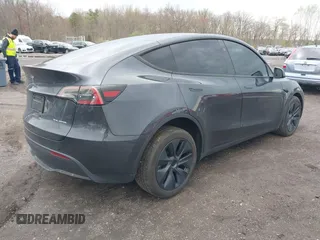 2024 Tesla Model Y Long Range z VIN 7SAYGDEE1RA323921, wystawiony jako IAAI lot #42027195 z przebiegiem 13 774 mil mil oraz . Historia ofert i sprzedaży dostępna na DreamBid. Obrazek 4.