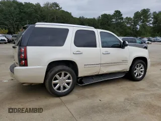 2010 GMC Yukon Denali with VIN 1GKUCEEF2AR119463, listed as a Copart auction lot 71236674 with 233,731 mi miles and Salvage Title. Bid and sale history available at carsss.com. Image 3.