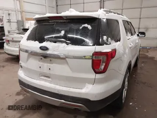 2017 Ford Explorer XLT with VIN 1FM5K7D8XHGC60896, listed as a IAAI auction lot 41409272 with 111,545 mi miles and . Bid and sale history available at carsss.com. Image 4.
