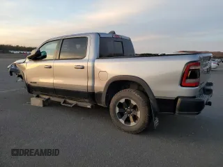 2019 Ram 1500 Rebel z VIN 1C6SRFLT2KN698535, wystawiony jako Copart lot #81854214 z przebiegiem 61 586 mil mil oraz Czysty tytuł • Clean title. Historia ofert i sprzedaży dostępna na DreamBid. Obrazek 2.