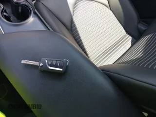 2019 Toyota Camry LE z VIN 4T1B11HK8KU226604, wystawiony jako IAAI lot #42219440 z przebiegiem 53 415 mil mil oraz . Historia ofert i sprzedaży dostępna na DreamBid. Obrazek 11.
