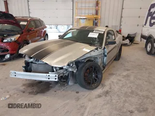 2014 Ford Mustang V6 z VIN 1ZVBP8AM3E5318738, wystawiony jako IAAI lot #42860321 z przebiegiem Nie podano mil oraz . Historia ofert i sprzedaży dostępna na DreamBid. Obrazek 6.