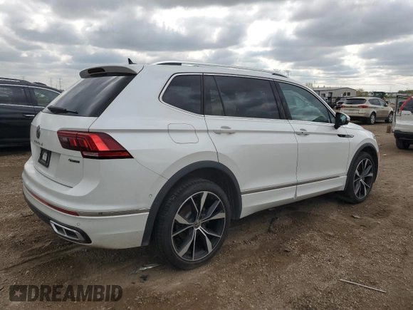 2024 Volkswagen Tiguan SEL R-Line z VIN 3VV4B7AX3RM141320, wystawiony jako Copart lot #55606335 z przebiegiem 9 347 mil mil oraz Szkoda całkowita • Salvage title. Historia ofert i sprzedaży dostępna na DreamBid. Obrazek 3.