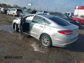 2017 Ford Fusion SE z VIN 3FA6P0HD4HR118826, wystawiony jako IAAI lot #40743513 z przebiegiem 130 038 mil mil oraz . Historia ofert i sprzedaży dostępna na DreamBid. Obrazek 3.