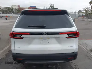 2024 Toyota Highlander XLE z VIN 5TDAAAB50RS068275, wystawiony jako IAAI lot #42437588 z przebiegiem 5 878 mil mil oraz . Historia ofert i sprzedaży dostępna na DreamBid. Obrazek 16.
