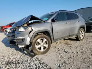 2018 Jeep Compass Latitude z VIN 3C4NJDBB7JT401817, wystawiony jako Copart lot #52244815 z przebiegiem 94 858 mil mil oraz Szkody całkowita. Historia ofert i sprzedaży dostępna na DreamBid. Obrazek 1.