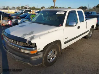2000 Chevrolet Silverado 1500 LS with VIN 2GCEC19T9Y1305982, listed as a IAAI auction lot 41657268 with 213,446 mi miles. Bid and sale history available at carsss.com. Image 2.