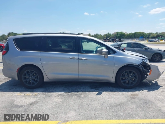2021 Chrysler Pacifica Touring L with VIN 2C4RC1BG3MR591256, listed as a IAAI auction lot 42062406 with 58,117 mi miles and . Bid and sale history available at DreamBid. Image 12.