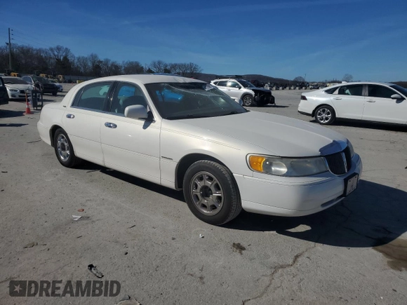 2000 Lincoln Town Car Signature z VIN 1LNHM82W2YY813274, wystawiony jako Copart lot #47288135 z przebiegiem 110 192 mil mil oraz Czysty tytuł • Clean title. Historia ofert i sprzedaży dostępna na DreamBid. Obrazek 4.