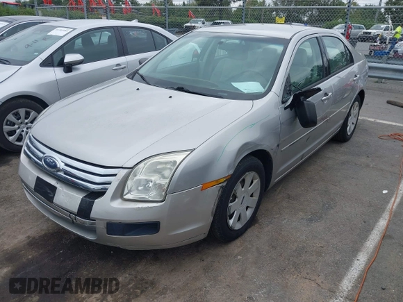 2008 Ford Fusion S with VIN 3FAHP06ZX8R123780, listed as a IAAI auction lot 40365258 with 100,661 mi miles. Bid and sale history available at carsss.com. Image 2.