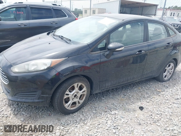 2014 Ford Fiesta SE z VIN 3FADP4BJXEM232657, wystawiony jako IAAI lot #42132147 z przebiegiem 290 396 mil mil oraz . Historia ofert i sprzedaży dostępna na DreamBid. Obrazek 2.