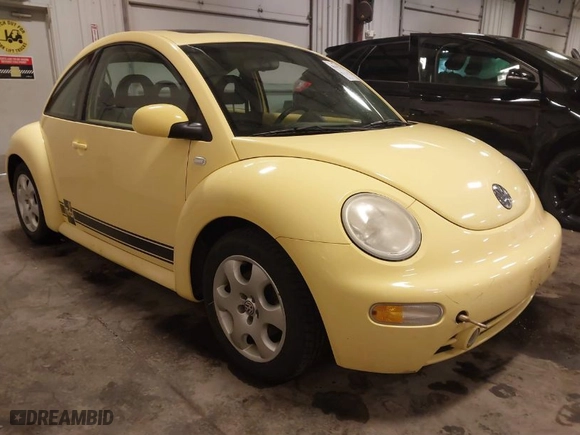 2002 Volkswagen New Beetle GLS with VIN 3VWCP21C32M405599, listed as a IAAI auction lot 41613738 with NaN miles. Bid and sale history available at carsss.com. Image 1.