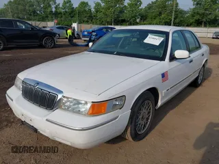 2002 Mercury Grand Marquis GS z VIN 2MEFM74W12X630926, wystawiony jako IAAI lot #42480472 z przebiegiem 58 884 mil mil oraz . Historia ofert i sprzedaży dostępna na DreamBid. Obrazek 2.