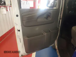 2013 Chevrolet Express Cargo z VIN 1GCSGAFX0D1138233, wystawiony jako IAAI lot #42511852 z przebiegiem 102 319 mil mil oraz . Historia ofert i sprzedaży dostępna na DreamBid. Obrazek 5.
